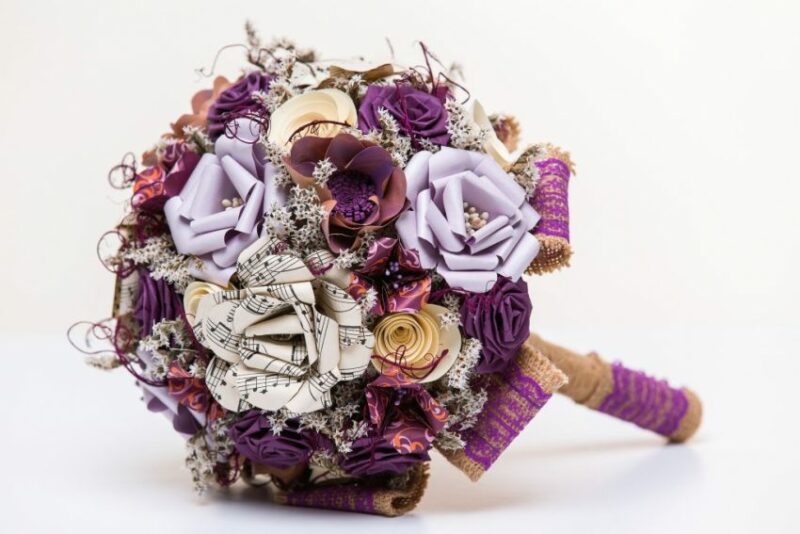 Bukiet ślubny z papieru lila fioletowy